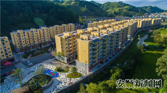 紫云自治县板当镇安置点全景  刘景钰  摄影.jpg