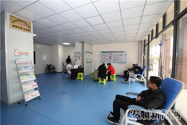 镇宁景宁小区卫生室，为搬迁群众提供医疗保障   罗永忠 摄影.JPG