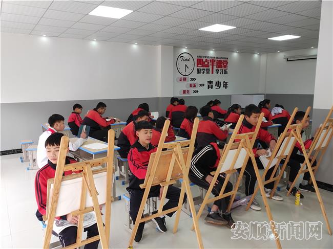 紫云自治县“四点半课堂”，为搬迁群众孩子提供学习场所。 伍水清 摄影.jpg