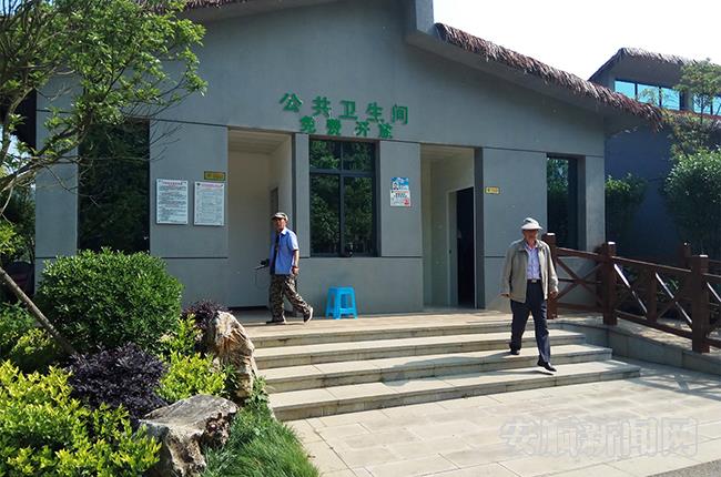 新近投入使用的龙家湾公厕.jpg