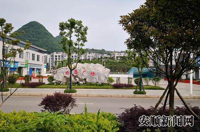 感恩广场  记者 文崛摄.jpg