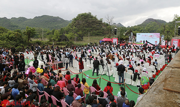 2017中国瀑乡·镇宁樱桃采摘旅游节开幕.jpg