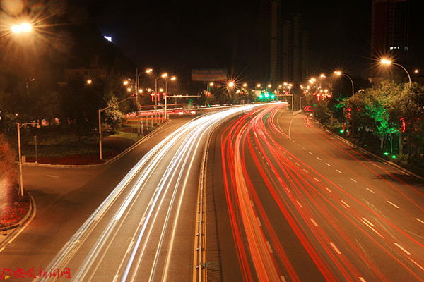 IMG_0031 - 安顺城东大门黄果树大街东段夜景.jpeg