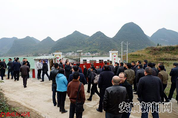 观摩杨武乡石平村温氏养殖基地.jpg