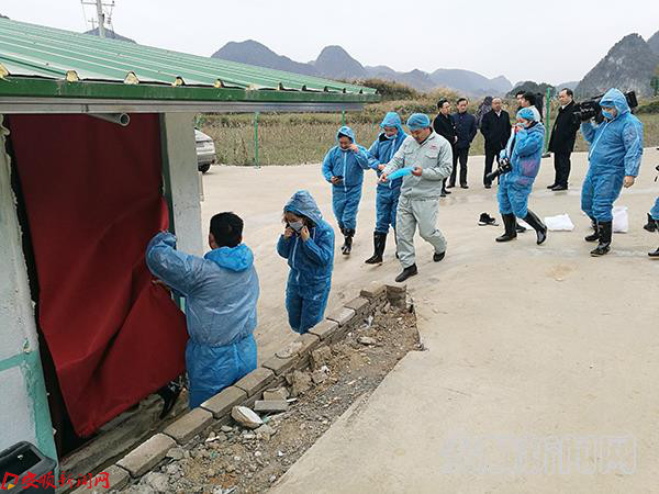 整装入养殖基地.jpg