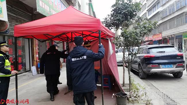 取缔占道经营摊点.jpg