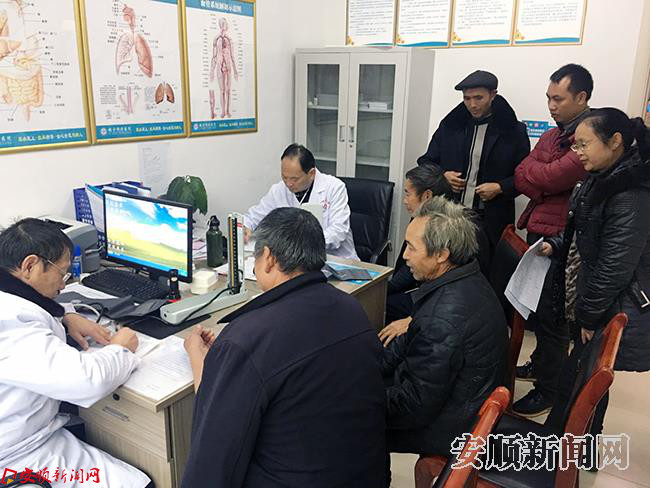 暖心工程1——组织村干部体检.jpg 暖心工程1——组织村干部体检.jpg