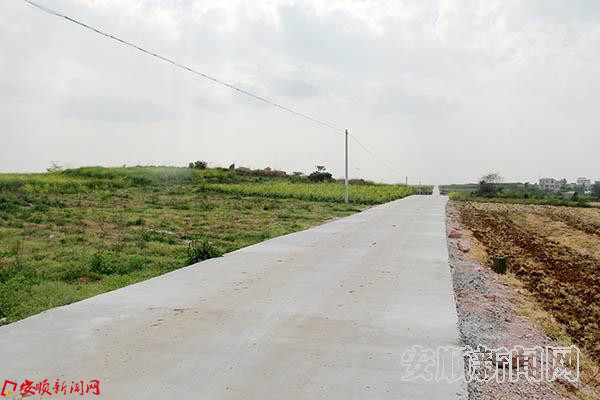 完成修建的“组组通”公路.JPG