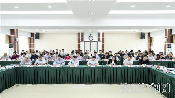 市扶贫开发领导小组会议.jpg