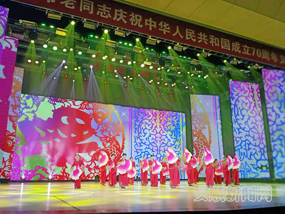 我市举行老同志“庆祝中华人民共和国成立70周年”文艺汇演5