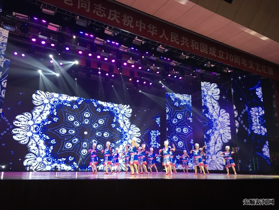 我市举行老同志“庆祝中华人民共和国成立70周年”文艺汇演7