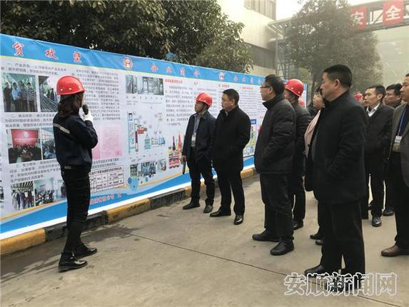 观摩华兴玻璃厂就业扶贫基地4.jpg 观摩华兴玻璃厂就业扶贫基地4.jpg