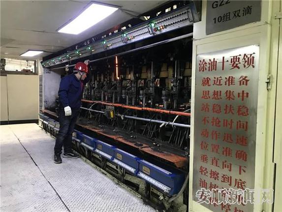 观摩华兴玻璃厂就业扶贫基地6.jpg 观摩华兴玻璃厂就业扶贫基地6.jpg