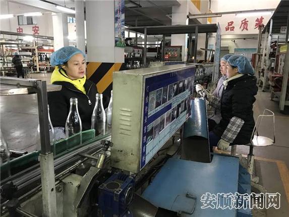 观摩华兴玻璃厂就业扶贫基地7.jpg 观摩华兴玻璃厂就业扶贫基地7.jpg