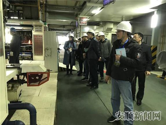 观摩华兴玻璃厂就业扶贫基地8.jpg 观摩华兴玻璃厂就业扶贫基地8.jpg