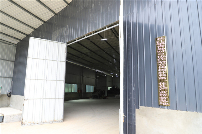 花江镇青岛对口协作杂交构树林料一体化产业扶贫基地.jpg