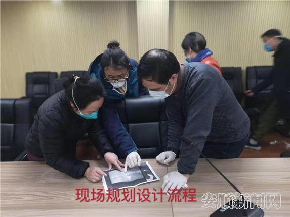 （左二）与其他院感专家讨论设计方案.jpg