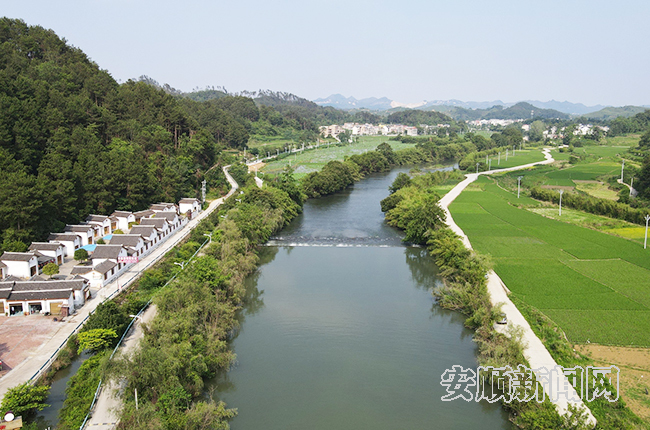 风光旖旎的羊昌河旁民居错落有致