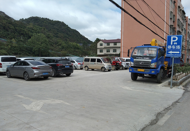 新建停车场解决停车难题.jpg