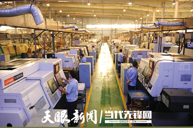 贵州以大数据在工业领域应用为核心，促进制造业数字化、网络化、智能化发展，推动贵州制造走向“贵州智造”。图为中航力源液压公司智能化生产车间。（来源《多彩贵州美美与共》画册）.jpg
