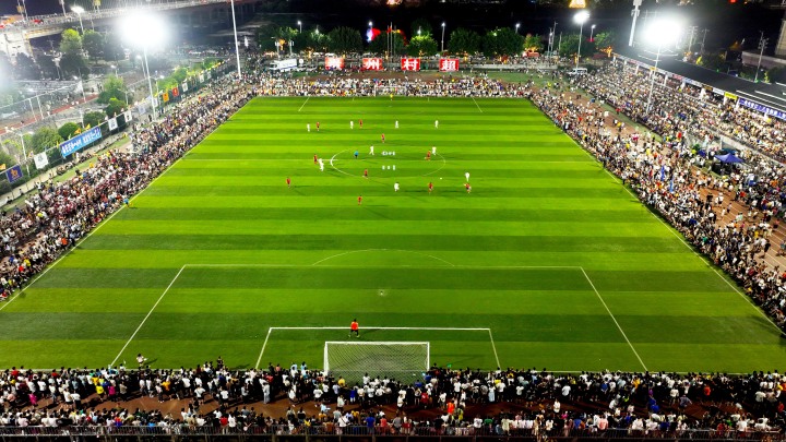 “村超”在榕江县城北新区体育馆举行。韦贵金 摄.jpg