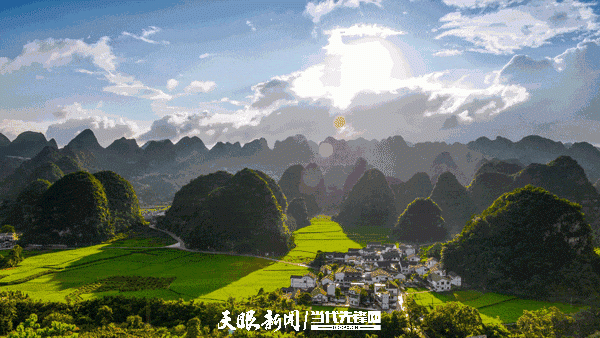 万峰林（万峰林景区供图）.gif