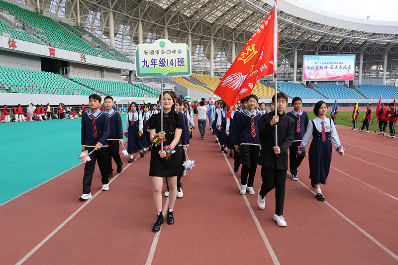 运动会开幕式上，各班级方阵迈着整齐的步伐-FZ1002179215.JPG
