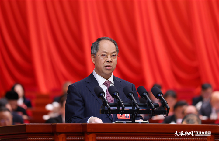 1737459897915750.jpg 省人大常委会副主任陶长海作省人大常委会工作报告。.jpg