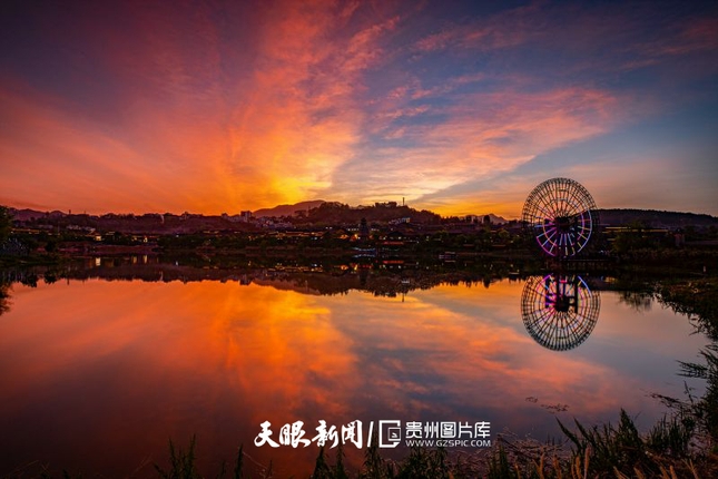 4月16日，丹寨万达小镇的晚霞。苗西明 摄.jpg