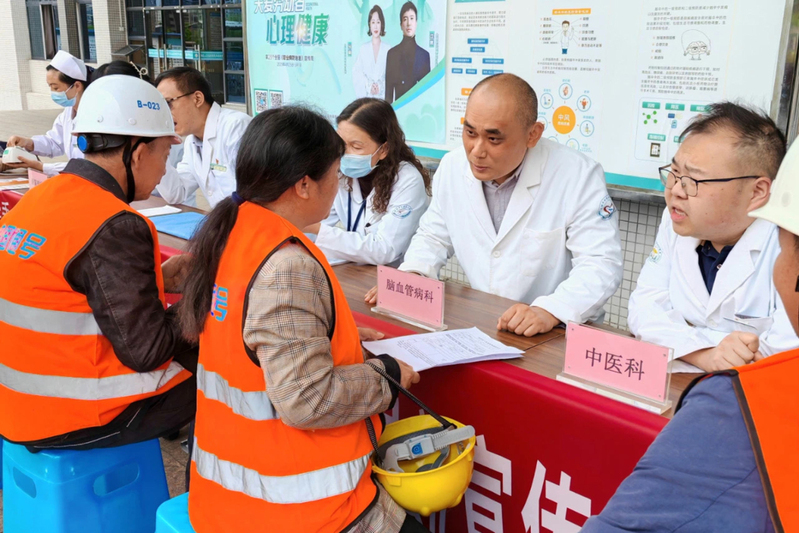 西秀区人民医院:线上线下联动开展职业病防-FZ1002646913 - 副本.jpg