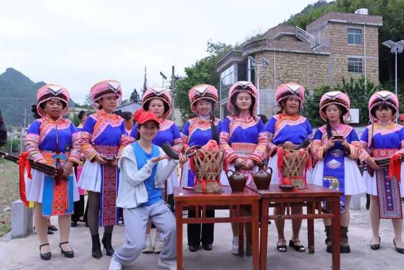 紫云格凸河镇：千人徒步&nbsp; 畅享丛林之美-FZ1002645835.jpg