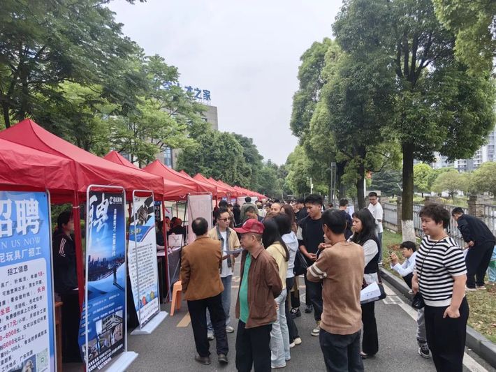 “安心就业・筑梦若飞”暨民营企业服务月招-FZ1002766392.jpg