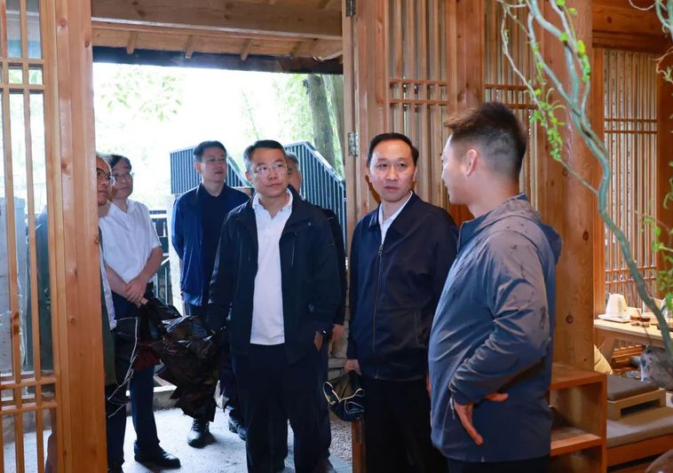 与会专家在匠庐·村晓调研.jpg