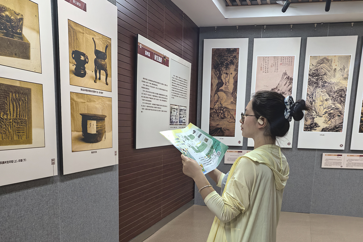 　　端午假期，安顺市博物馆开展传统文化与“六一”儿童节紧密结合的系列活动，让孩子们在参与中体验节日的欢乐。（安顺日报融媒体中心记者 卢维 摄）