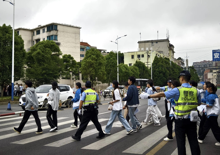 2025年高考，安顺交警全力以“护”-FZ1002806627.jpg