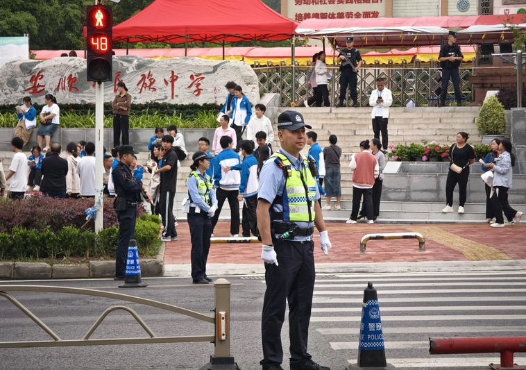 2025年高考，安顺交警全力以“护”-FZ1002806622.jpg