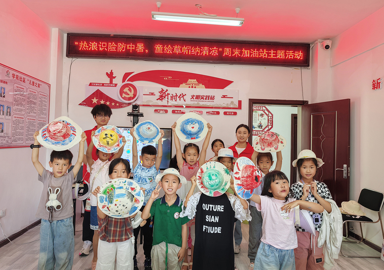 安顺经开区学苑社区：小暑绘草帽 防暑护平-FZ1002906722.jpg