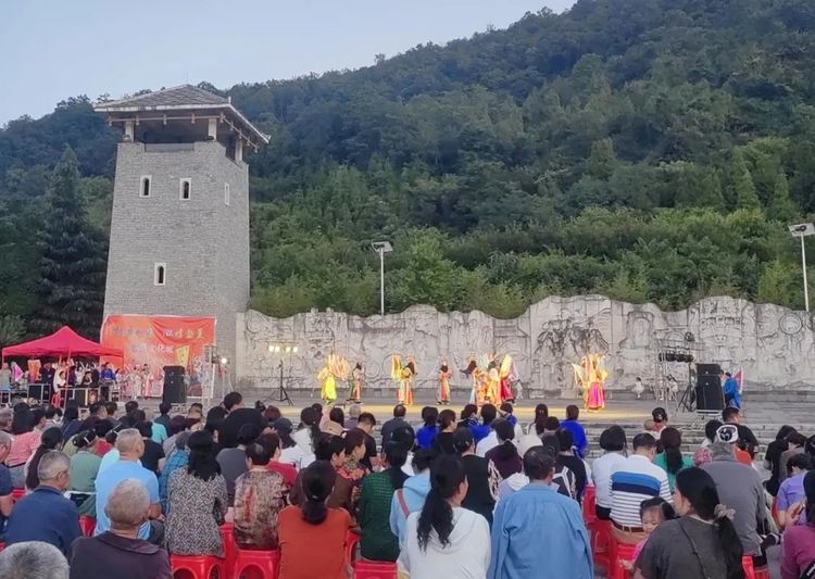 魅力屯堡 激情盛夏”屯堡文化巡演走进天龙-FZ1002926670.jpg
