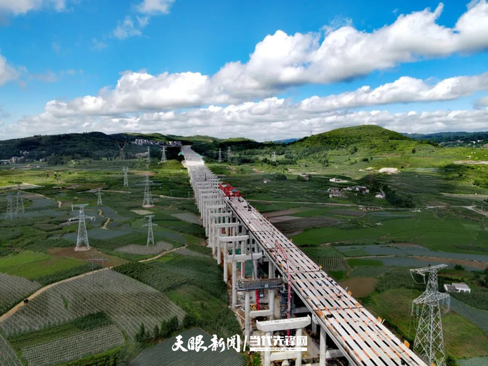 沪昆国家高速公路贵阳至安顺段扩容项目（以下简称“贵安扩容项目”）十二标段项目.jpg