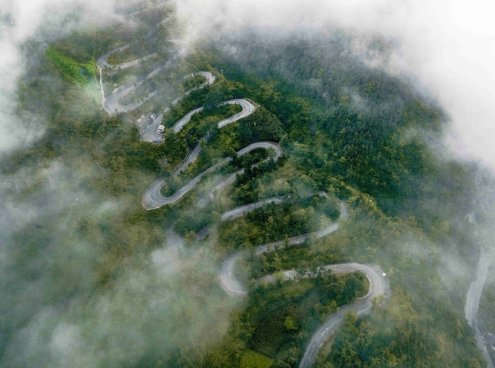 DJI_0757---2025年8月6日，拍摄的位于黔西南布依族苗族自治州晴隆县的“二十四道拐”抗战公路 贵州日报天眼新闻记者 贾智 摄.jpg