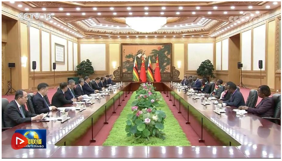 习近平会见津巴布韦总统姆南加古瓦