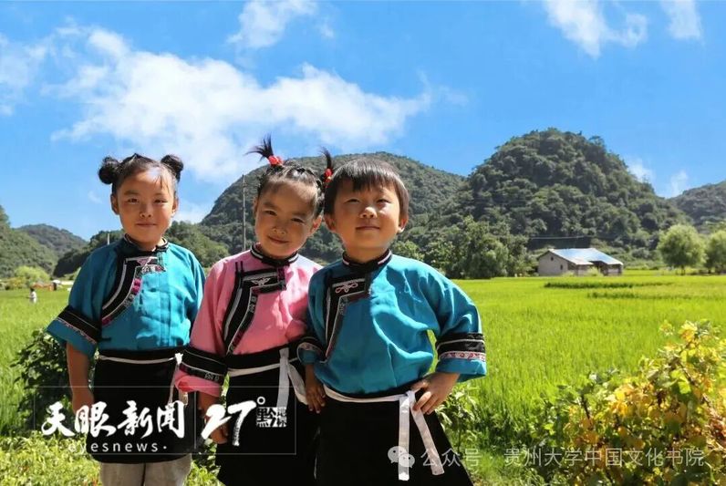 屯堡孩子的短款凤阳汉装。吴忠贤 摄.jpg