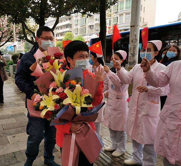       “十三五”以来，全市卫生健康工作以健康安顺建设为统揽，以“强基础，提质量、补短板、优服务、上台阶”为思路，做到常规性工作有序、重点性工作有力、创新性工作有效，全面开启健康安顺建设新征程，推动卫生健康事业发展取得各项成就。截至目前，全市80所政府办乡镇（街道）卫生院实现标准化建设，1007个行政村全部实现合格村卫生室和合格村医全覆盖。实现对因病致贫因病返贫人口精准到户、精准到人、精准到病的动态管理；全市建档立卡贫困户家庭医生签约应签尽签，四类慢病患者签约率100%，已签约慢病患者面对面随访率100%；建档立卡贫困人口住院全部落实“先诊疗后付费”和住院费用“一站式”即时结，切实减轻贫困群众就医负担；大病专项救治病种已扩大到30种，今年以来落实大病专项救治2862人，实现应治尽治。