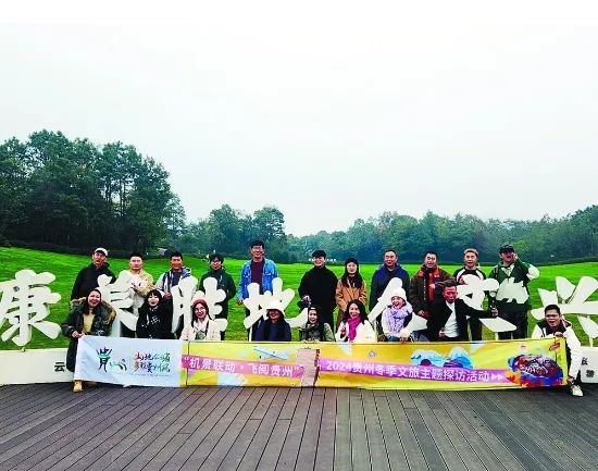 探訪團體驗“支支串飛”從機場到景區的便捷服務.jpg
