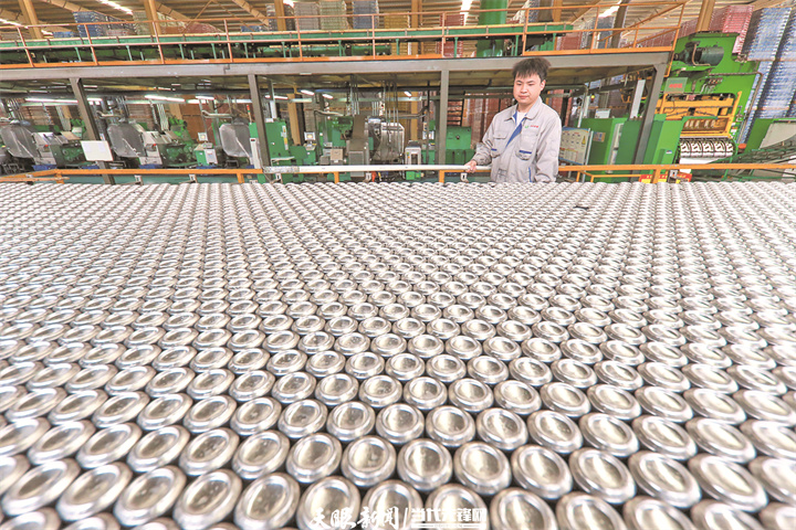 黔南州龙里县贵州高森包装容器有限责任公司采用世界最先进的原装进口流水线生产设备进行生产，产品供不应求。.jpg