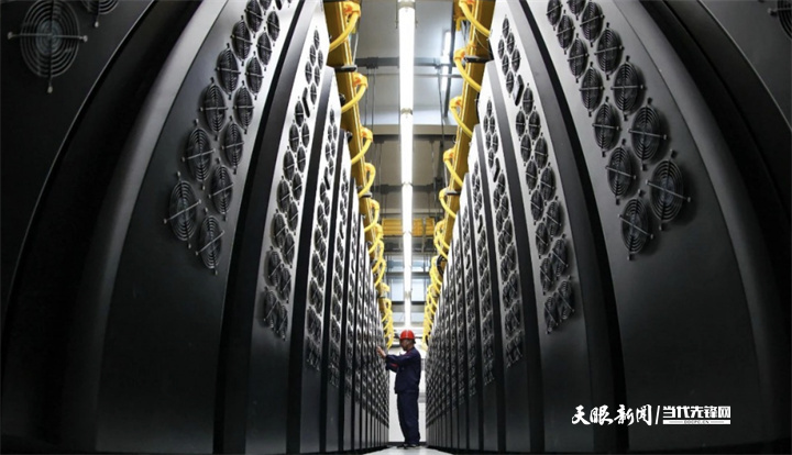 2 贵安超级计算中心机房。石照昌 摄.jpg