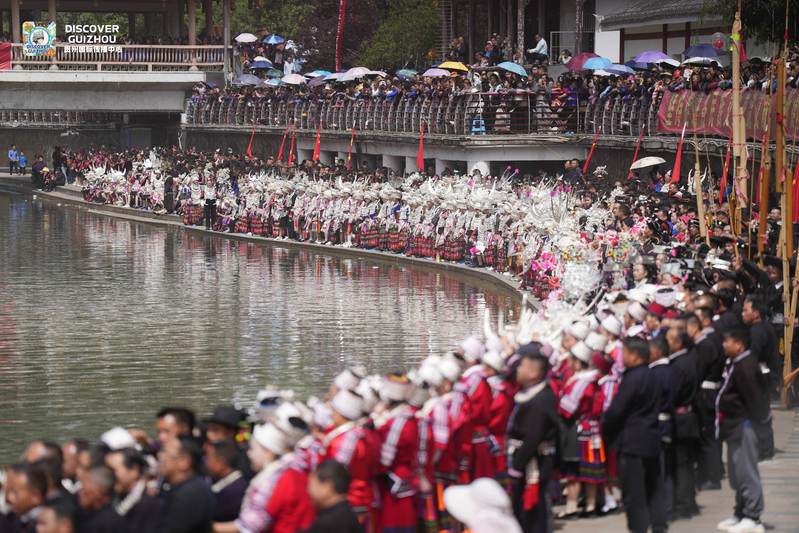 2025年台江苗族姊妹节万人唱响翁你河活动现场（龙军摄）、 (9)_副本.jpg