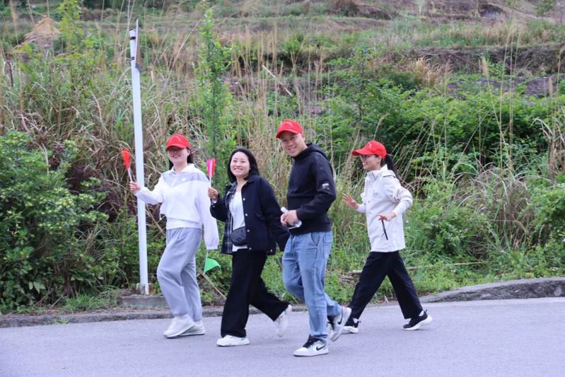 紫云格凸河镇：千人徒步  畅享丛林之美-FZ1002645840.jpg