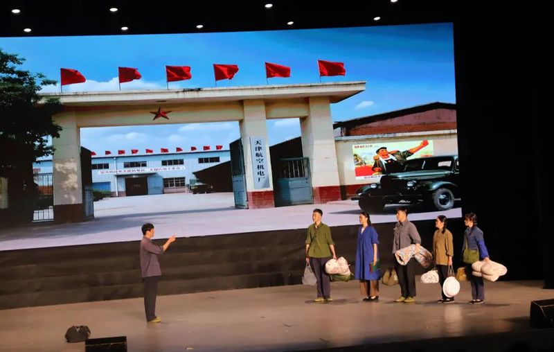 三线文化思政课《永远光辉》开演 _重温峥-FZ10021110156.JPG