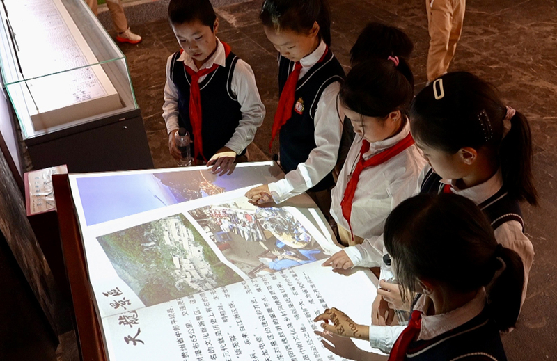 安顺经开区开展青少年党史学习月“游基地 -FZ10021154895.jpg
